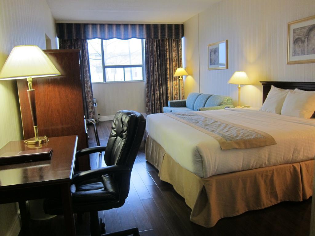 Hotel Plaza Airport Toronto