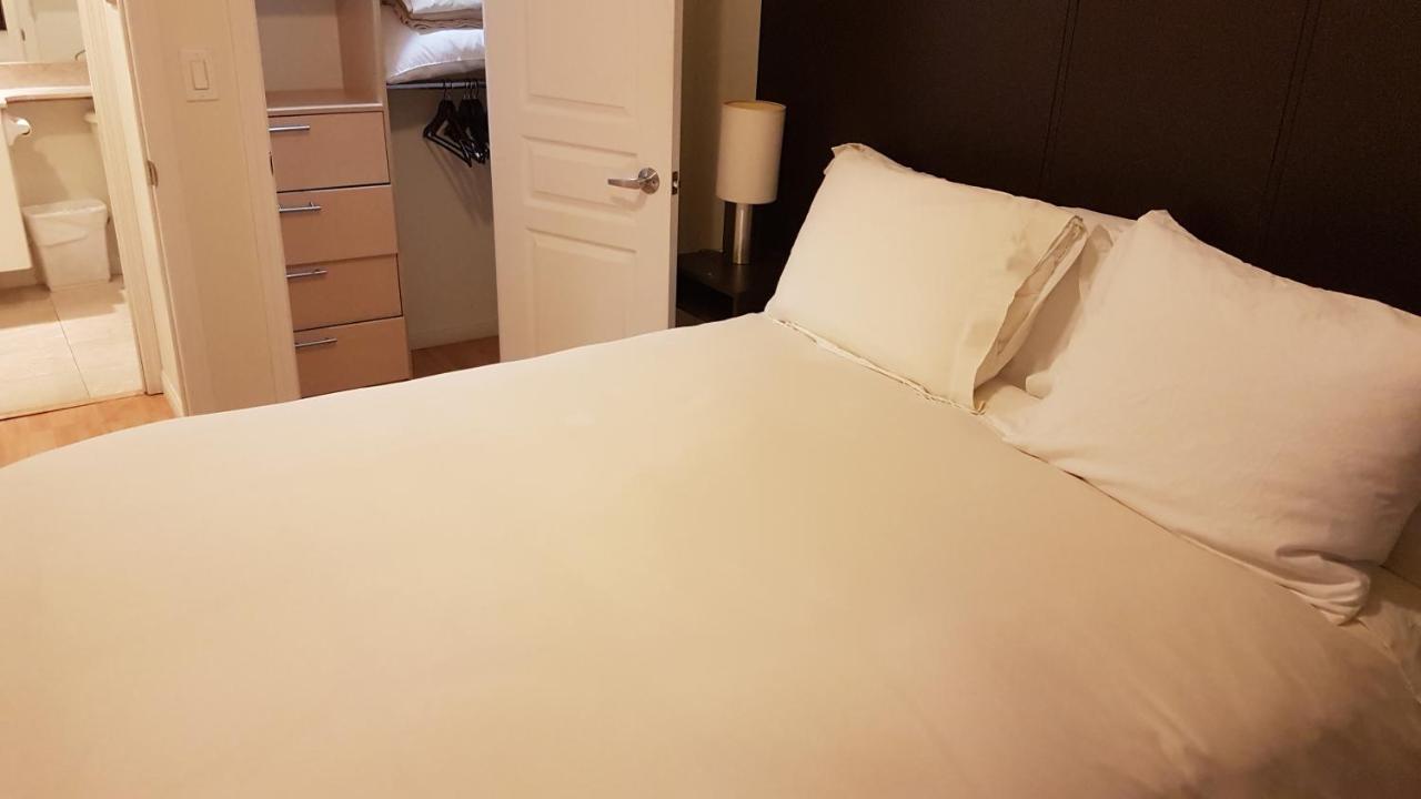 Luxury Accommodations - University Plaza * Toronto