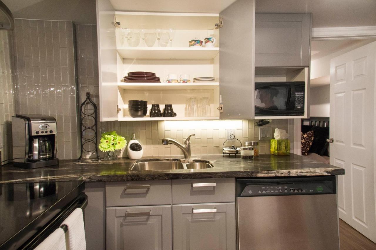 Charming Downtown Pied-a-terre Apartment *
