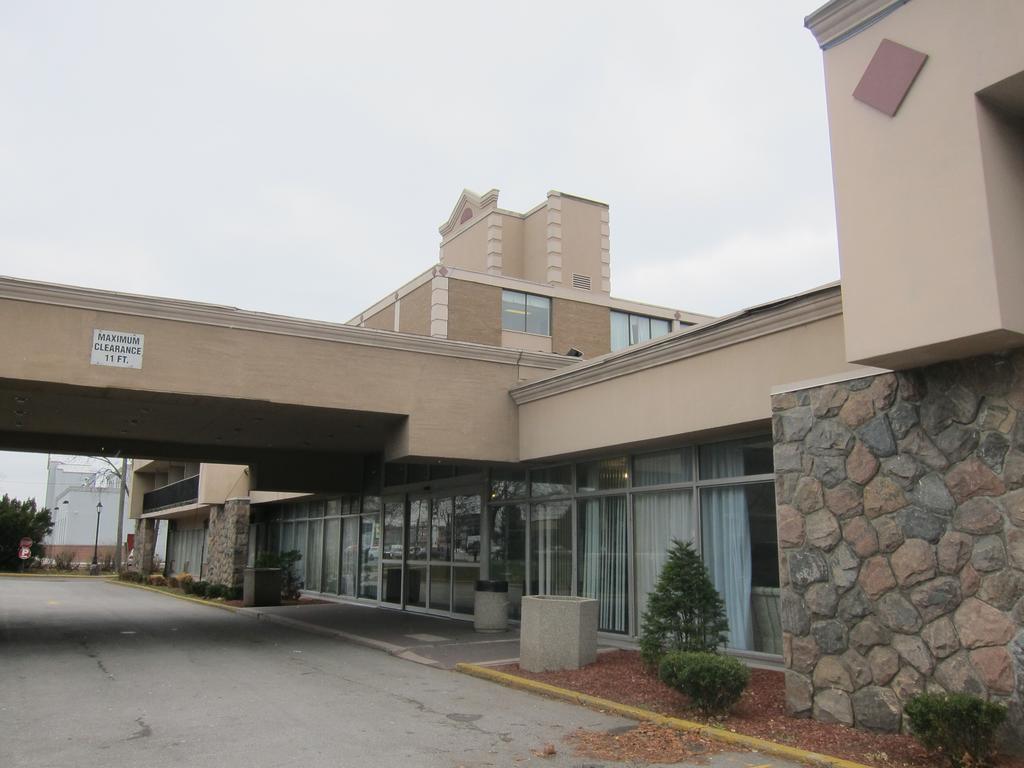 Plaza Airport 3*