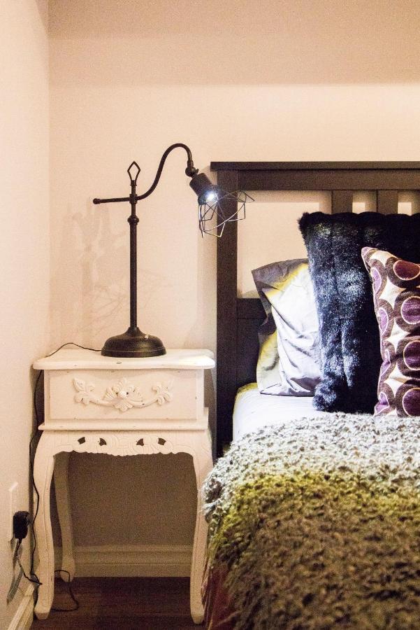Charming Downtown Pied-a-terre Apartment Toronto