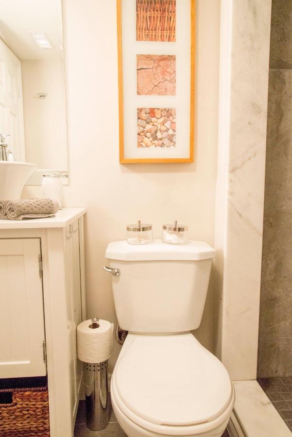 Charming Downtown Pied-a-terre Apartment *