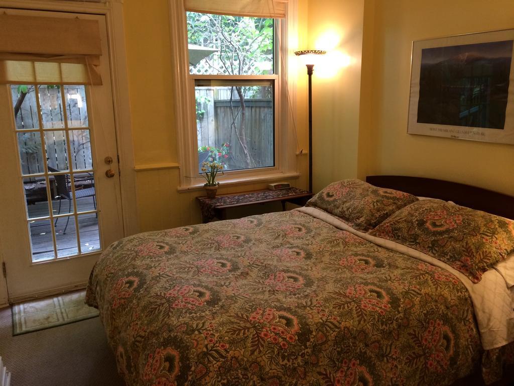 Bed & Breakfast Mcgill 4*