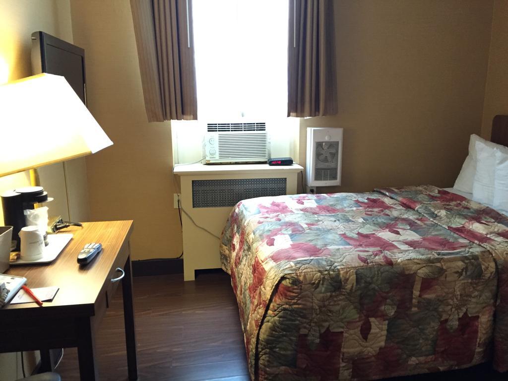 Howard Johnson By Wyndham Downtown West