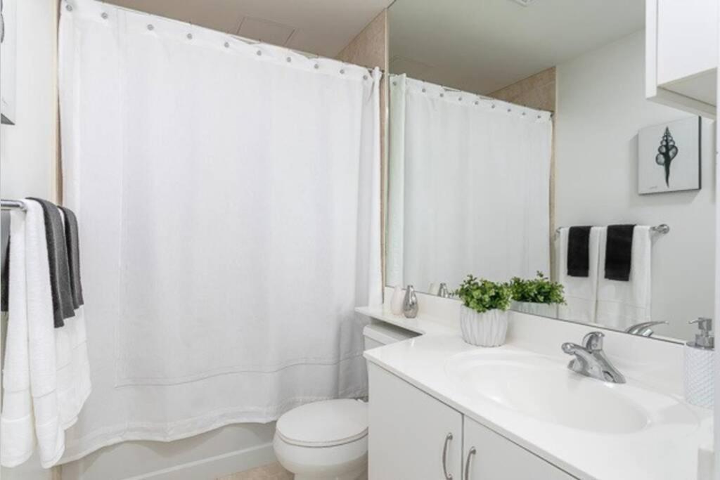 Luxury With Private Patio In Downtown