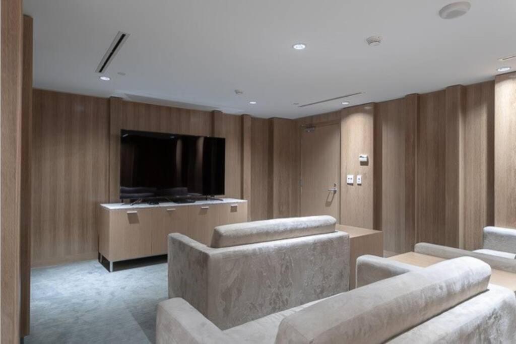 Luxury With Private Patio In Downtown Toronto