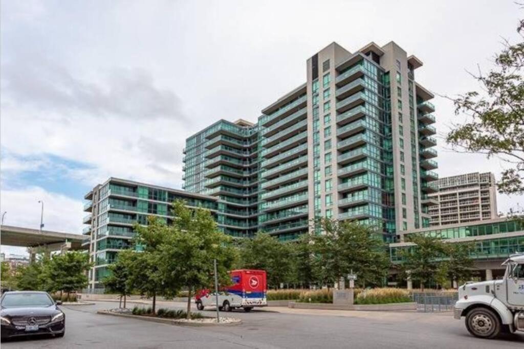 Apartment Luxury With Private Patio In Downtown *