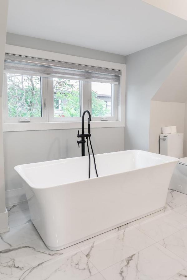 Apartment Fancy Downtown House With Hot Tub & Bbq By Globalstay