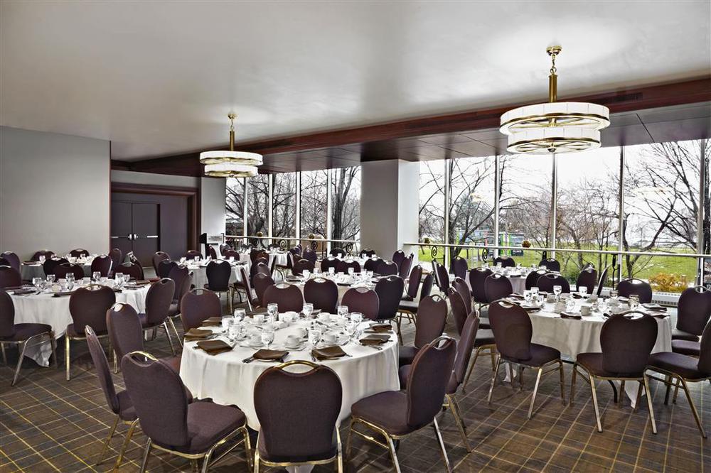 Hotel The Westin Harbour Castle, 4*