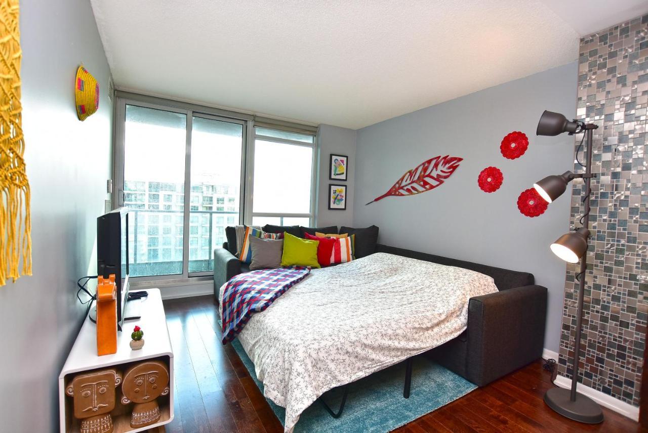 Downtown Condo, Free Parking & Amenities Toronto