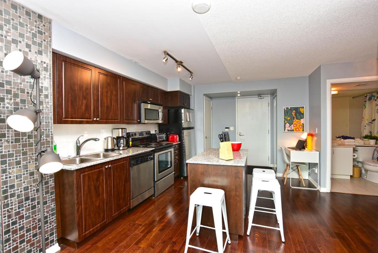 Apartment Downtown Condo, Free Parking & Amenities Toronto