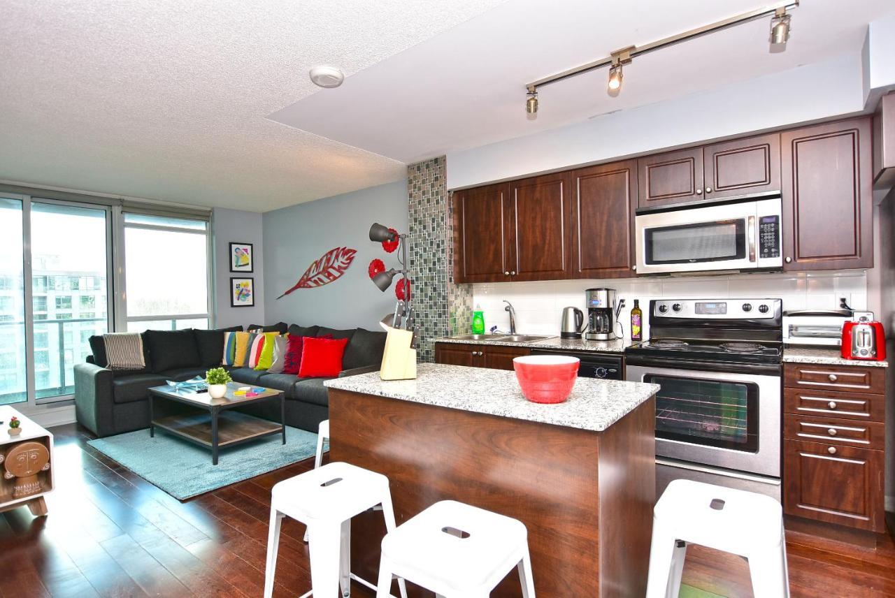 Downtown Condo, Free Parking & Amenities Apartment Toronto