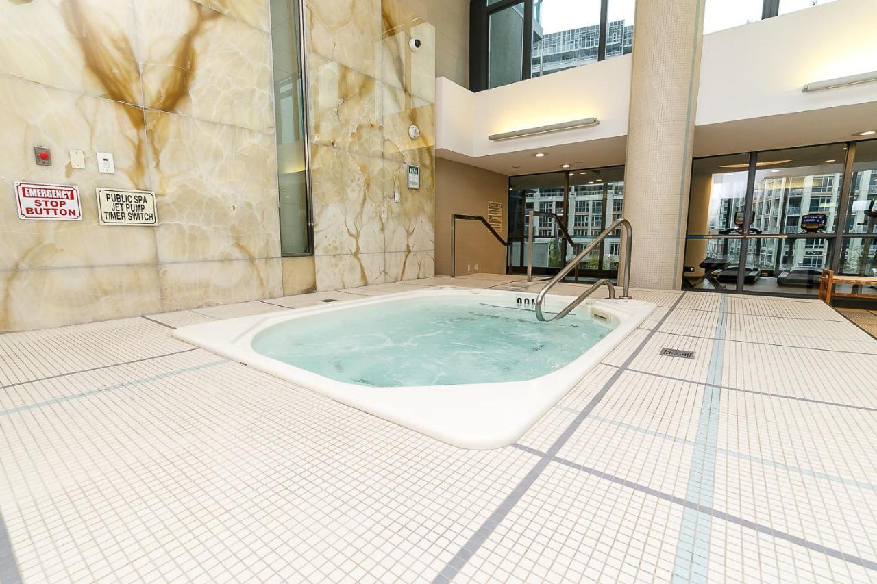 Apartment Downtown Condo, Free Parking & Amenities Toronto