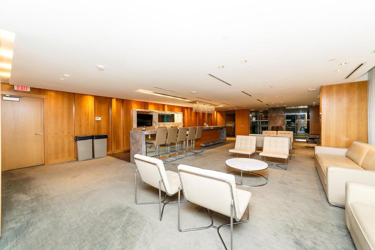 Apartment Downtown Condo, Free Parking & Amenities Toronto