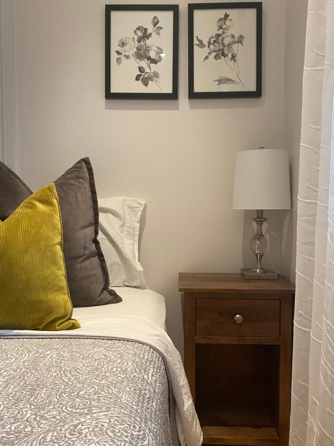 Clearbrooke Gem- Bright Private Bedroom Close To Yyz Homestay *