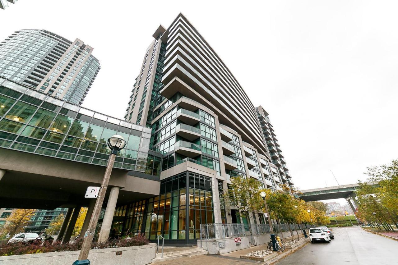 Downtown Condo, Free Parking & Amenities