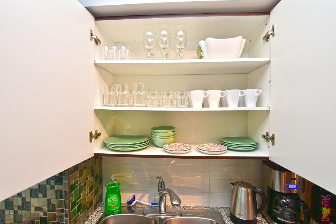 Downtown Condo, Free Parking & Amenities Apartment Toronto