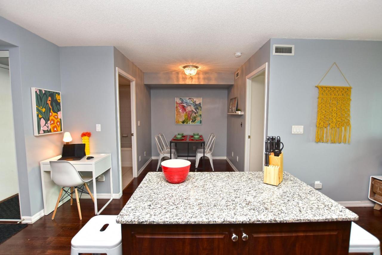 Apartment Downtown Condo, Free Parking & Amenities *