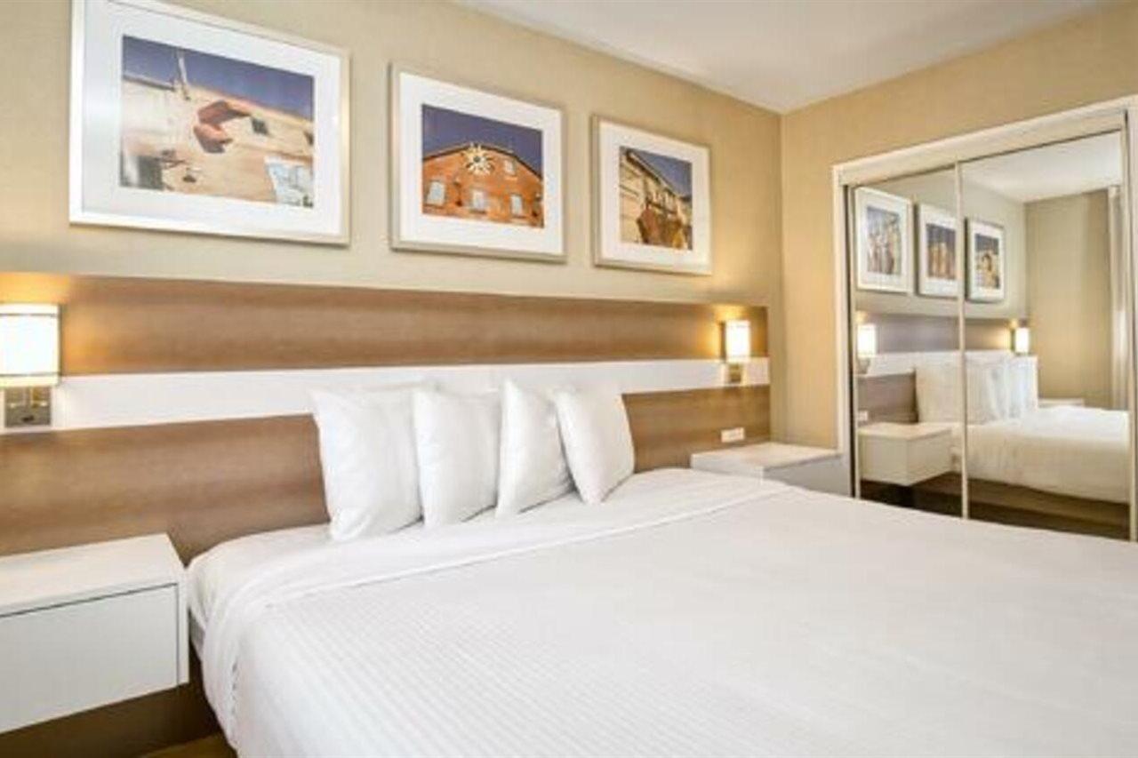 Town Hotel Toronto