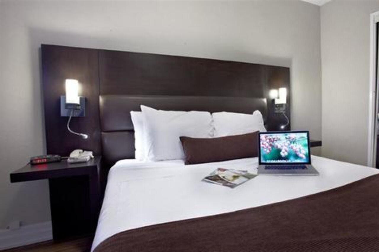 Hotel Town Toronto
