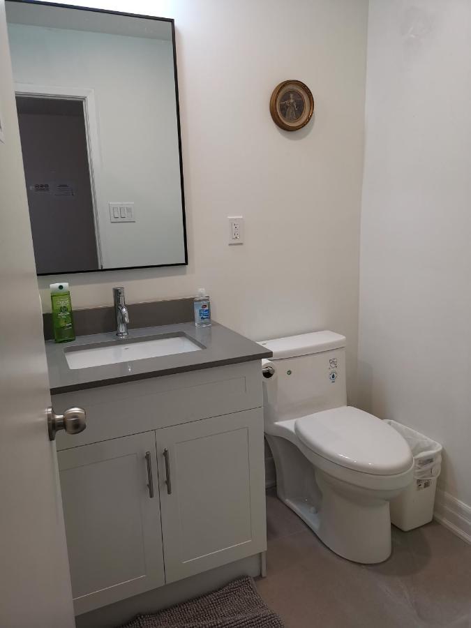 Private In House In North York Shared Kitchen Guest house Toronto