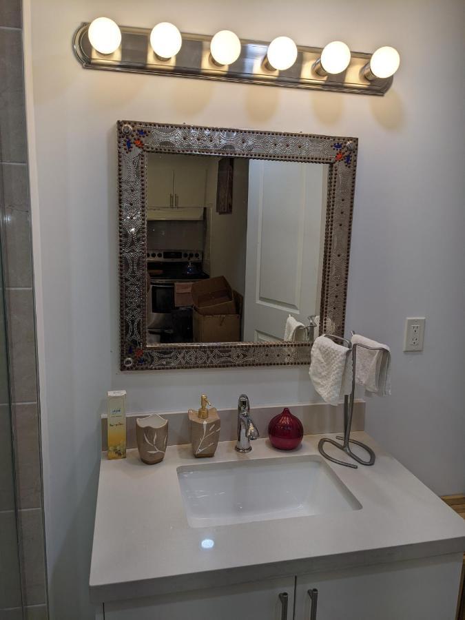 Bright Parkdale Court - Little Portugal W/ Free Parking Apartment Toronto