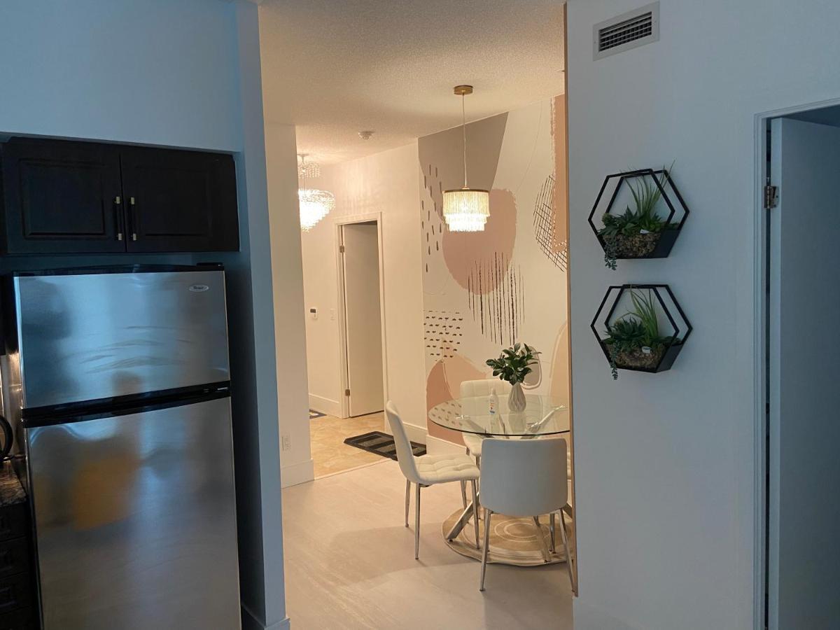 Luxury With Private Patio In Downtown Apartment