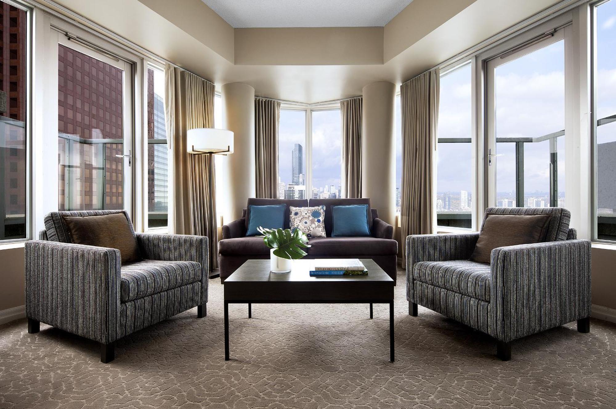 Hotel One King West And 4*