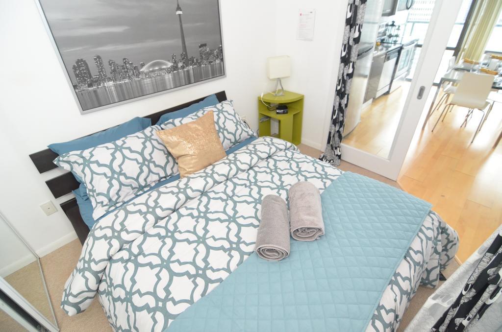 Escape - Bay & College- 37 Grosvenor Street Apartment Toronto