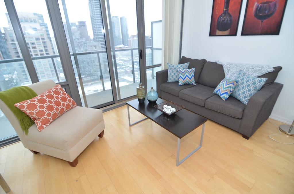 Escape - Bay & College- 37 Grosvenor Street Apartment