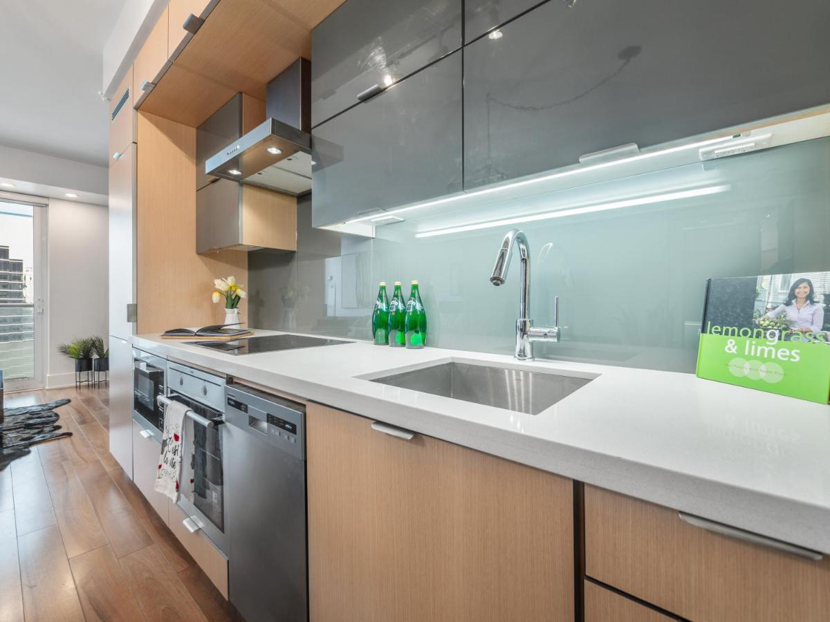 Apartment Designer 2br + Study Condo, Ed - Cn Tower View *