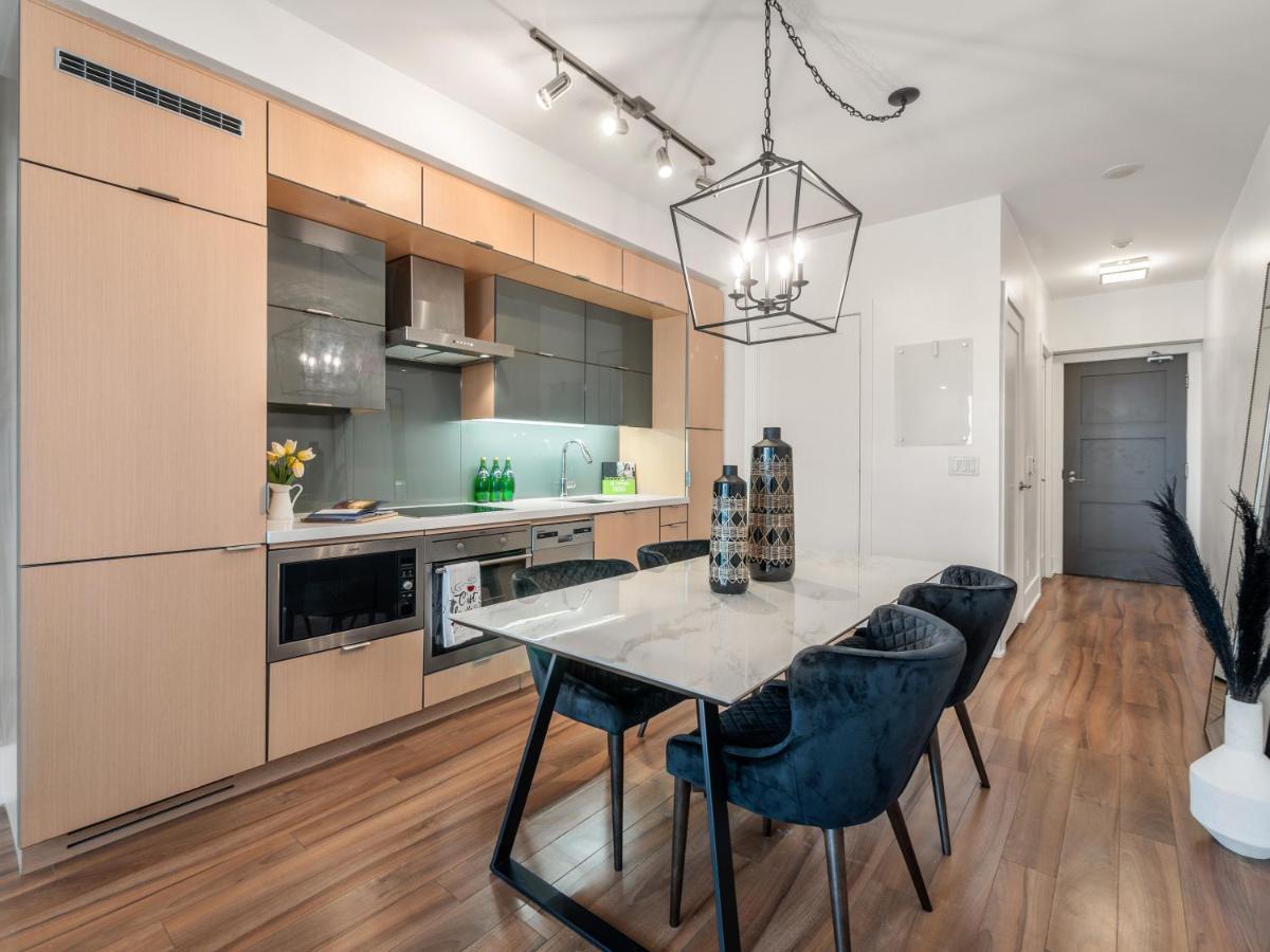 Designer 2br + Study Condo, Ed - Cn Tower View * Toronto