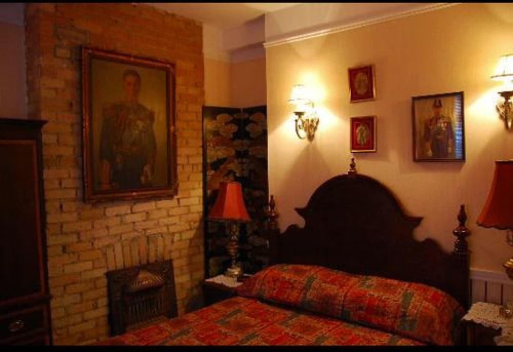 Pimblett's Downtown Bed &breakfast Bed & Breakfast Toronto