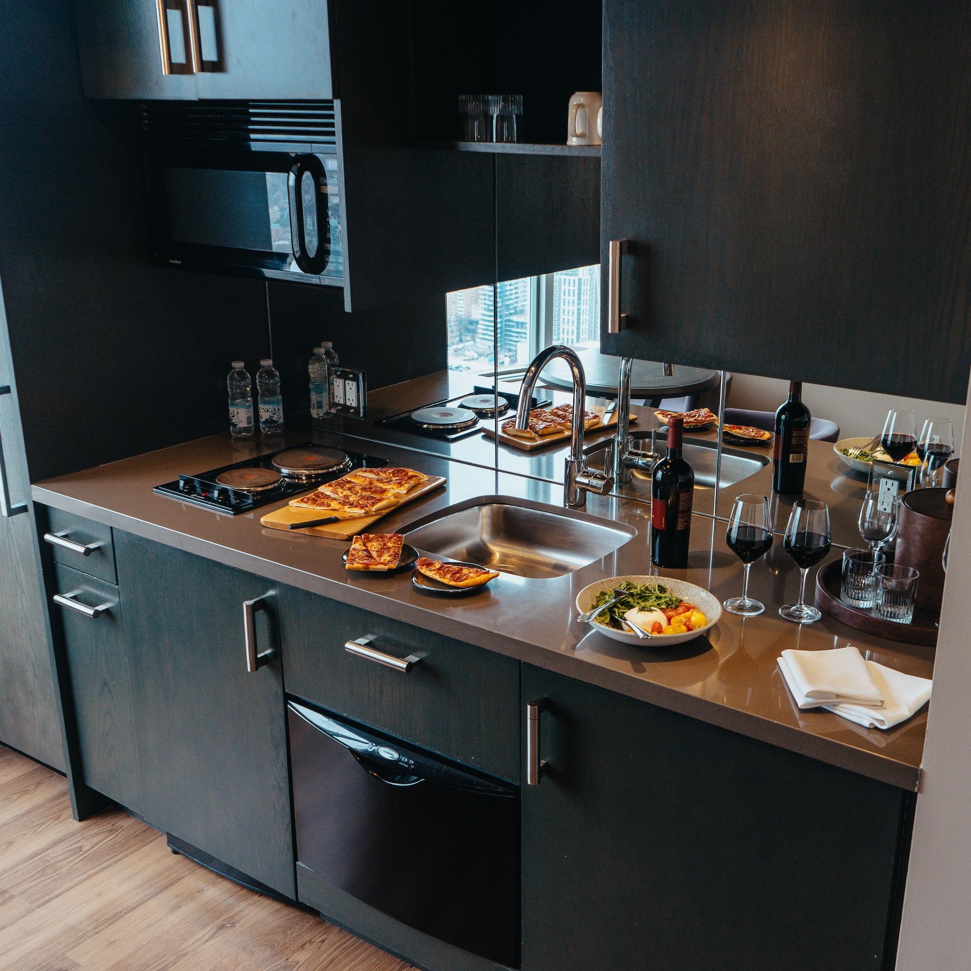 Hotel One King West And