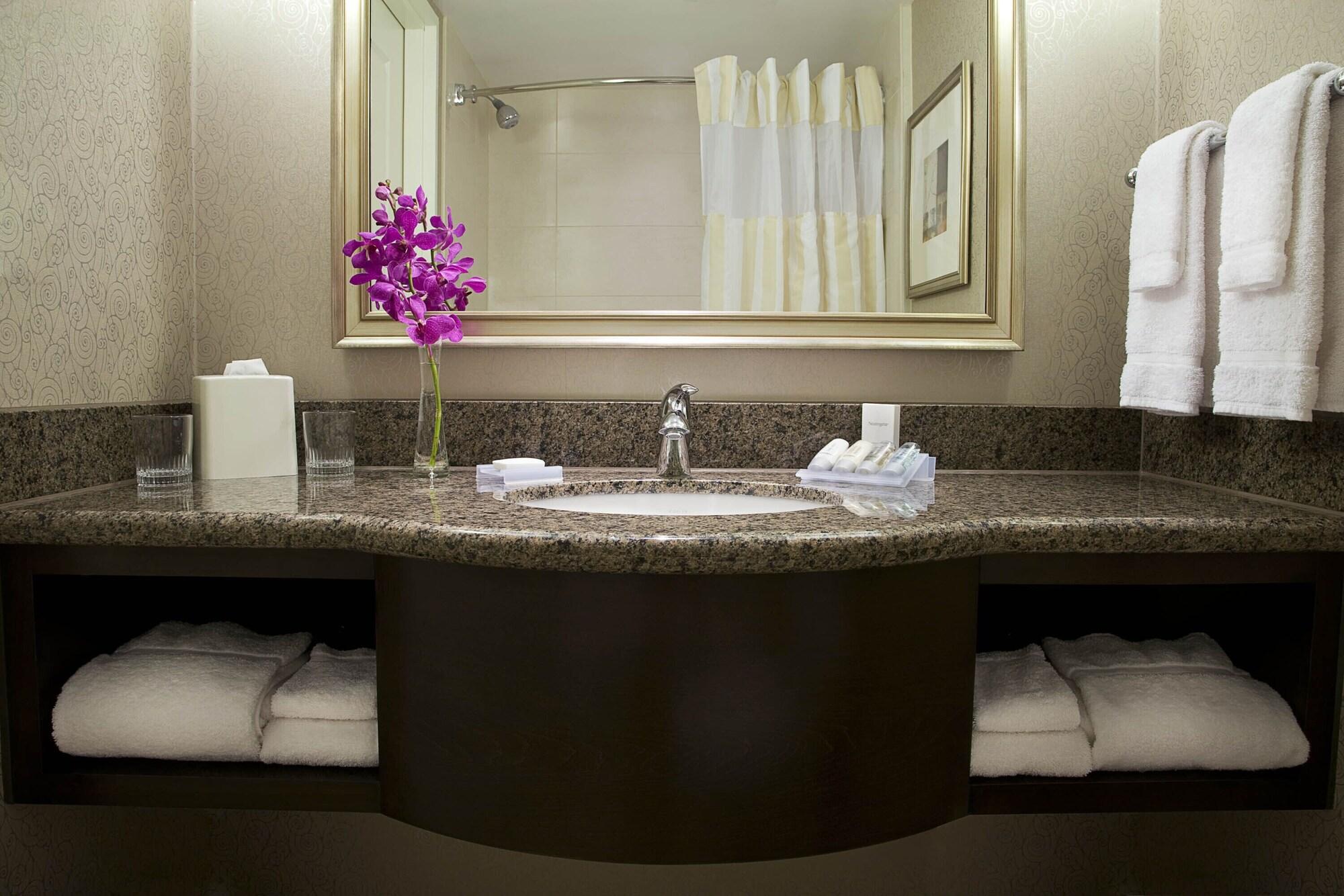 Revery Downtown, Curio Collection By Hilton Hotel 4*