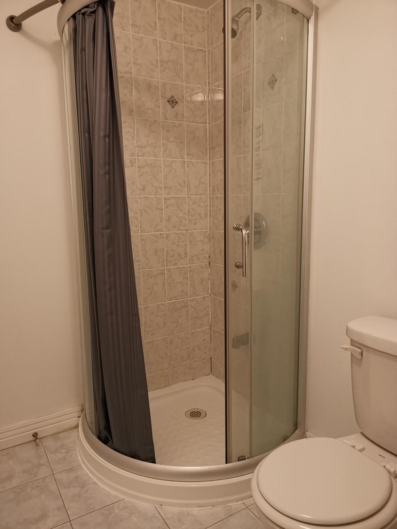 Private In House In North York Shared Kitchen * Toronto
