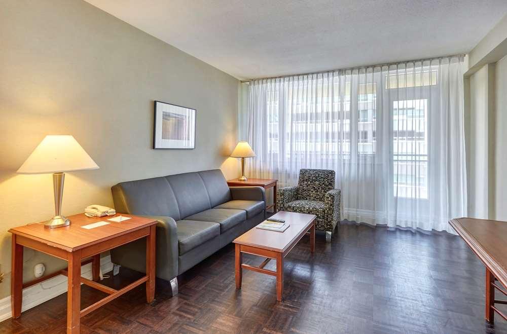 Town Hotel Toronto