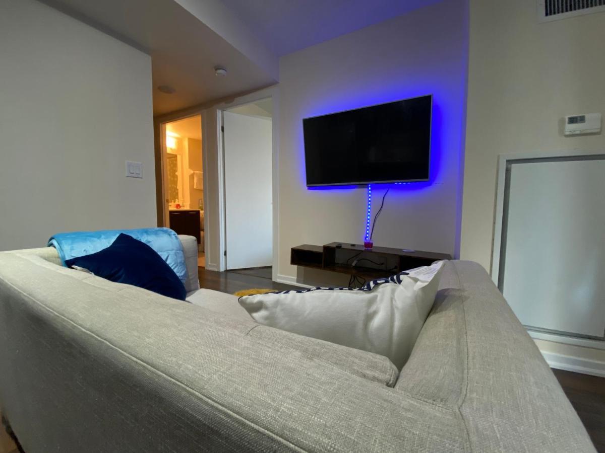 Beautiful Cozy Entire 1-bedroom Unit + Balcony Apartment *