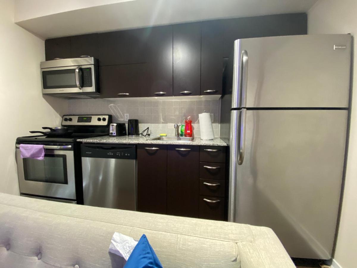 Beautiful Cozy Entire 1-bedroom Unit + Balcony Apartment