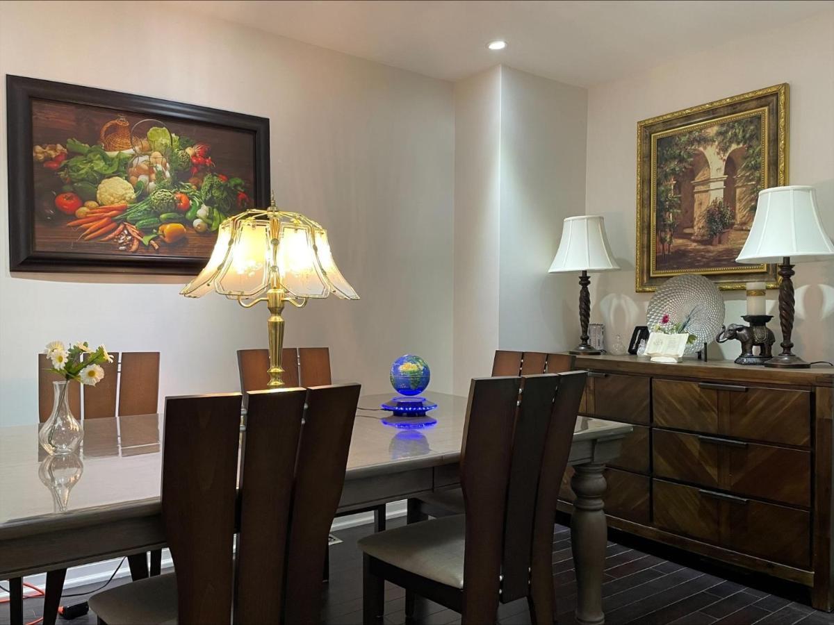 77 Nice And Warm Series Rooms Privatunterkunft