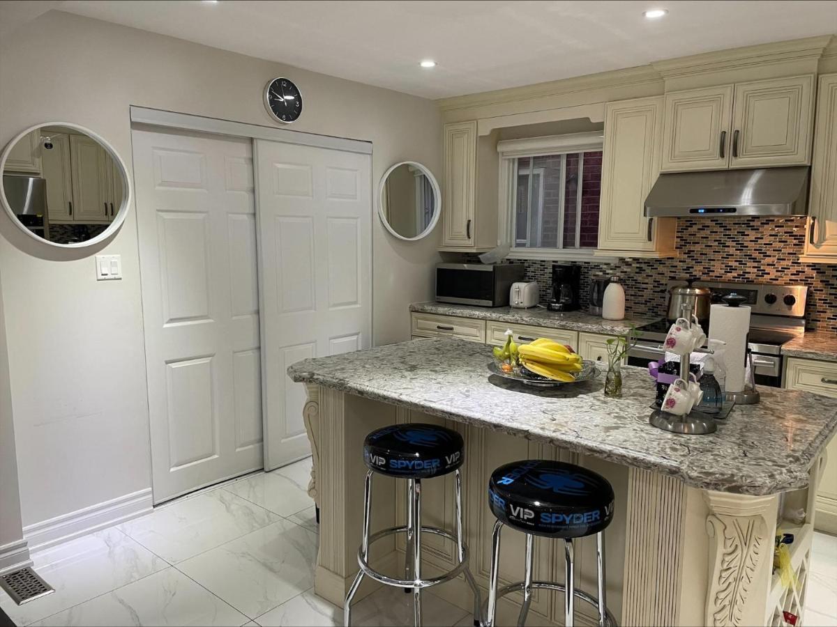 77 Nice And Warm Series Rooms Toronto
