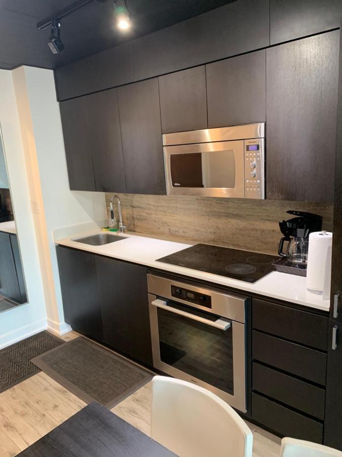 Apartment Toronto Suite With Parking *