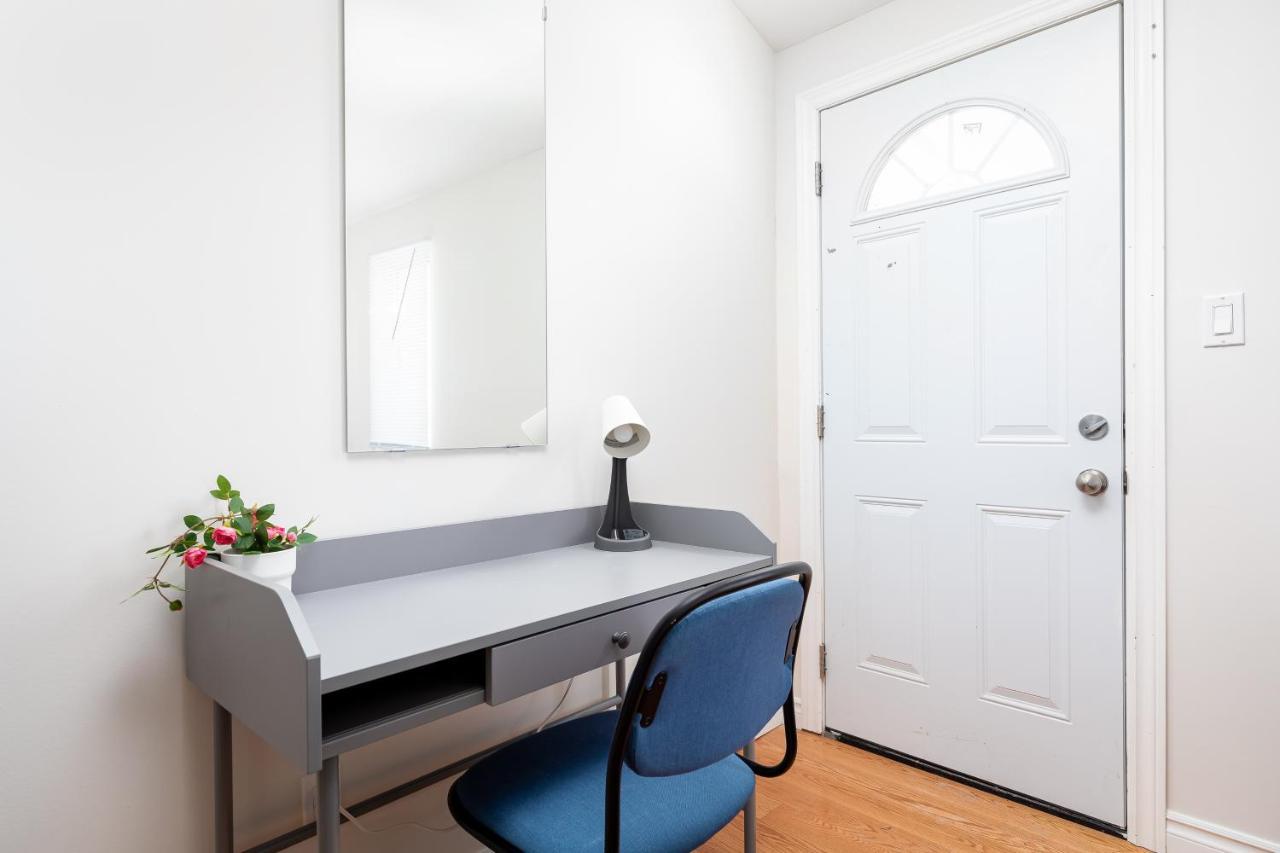 Guest house Individual Rooms For Rent In Shared House Toronto