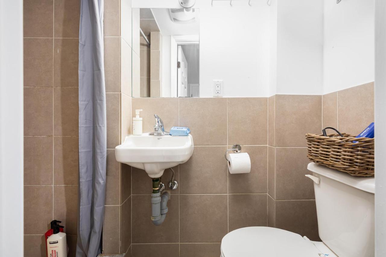 Individual Rooms For Rent In Shared House Guest house Toronto