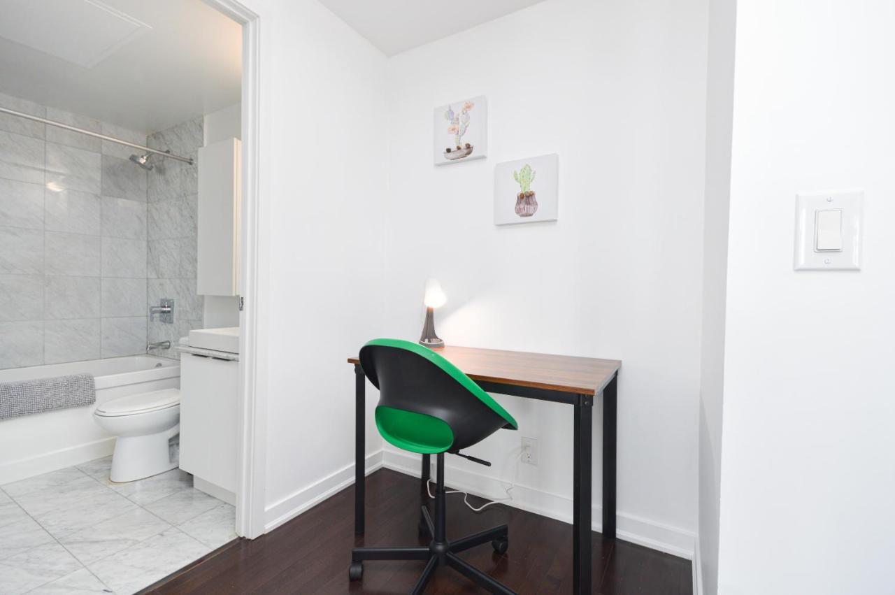Minutes Walk To Scotiabank Arena,tiff, Mtcc,cn Tower Downtown *