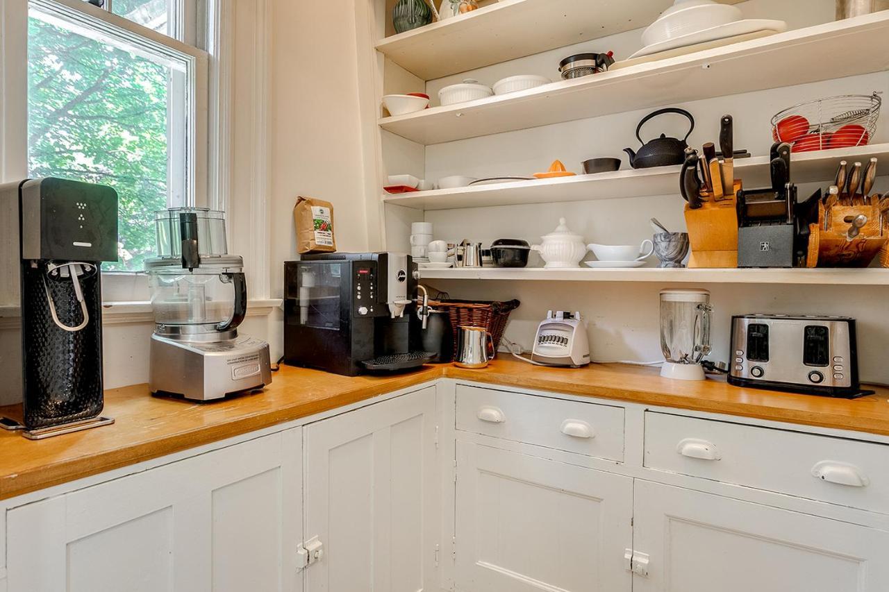 Four Bedroom Rosedale Holiday home Toronto