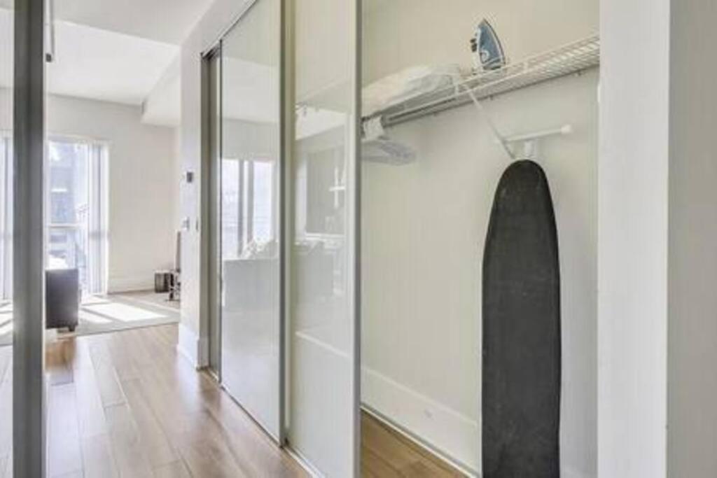 Elegant Downtown On Front West Street Ii Apartment *