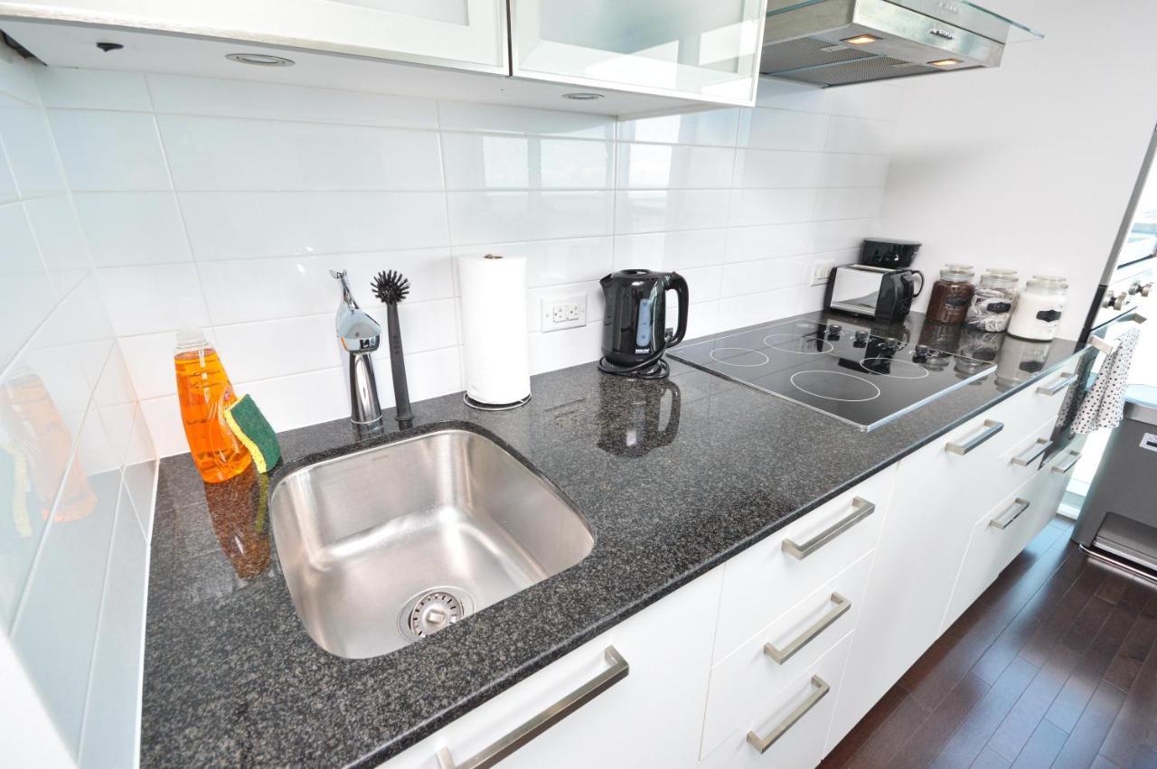 Apartment Minutes Walk To Scotiabank Arena,tiff, Mtcc,cn Tower Downtown *
