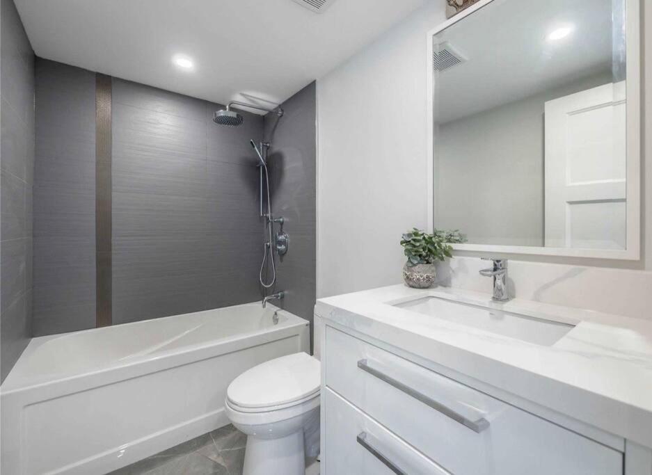 Apartment Budget-friendly But Luxury Toronto