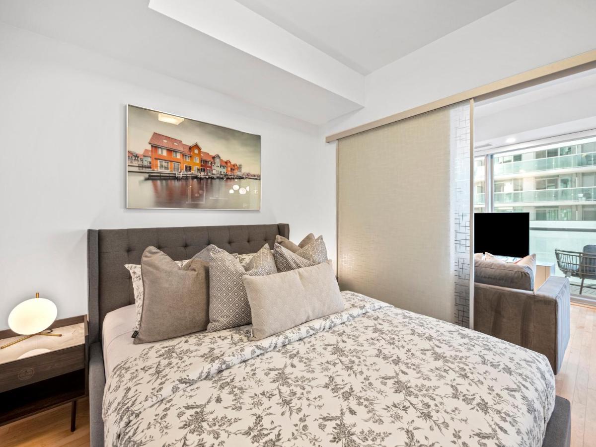 Stylish 1br - Cn Tower View, Entertainment District-downtown Toronto